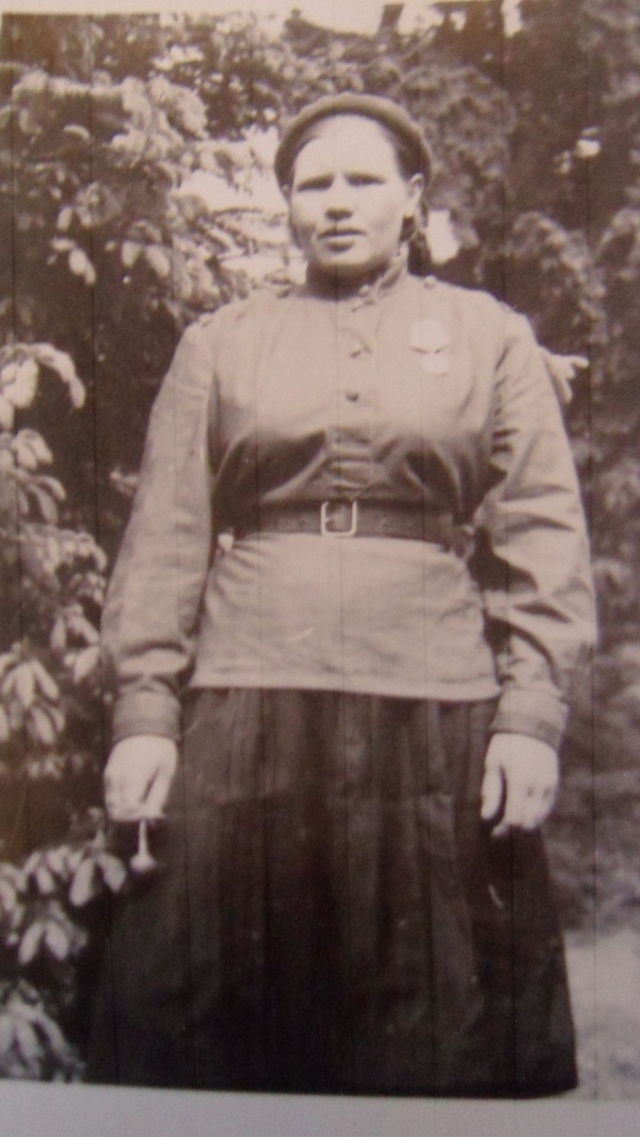 Духова Е.И. Доставляла снайперов на фронт. 1944 г..JPG